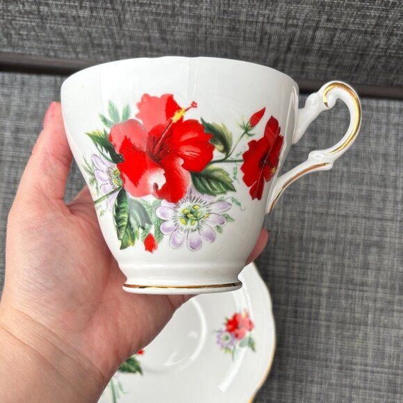 Regency Cup and Saucer Bone China Red Hibiscus Flower Gold Trim 3" Tall Tea Cup - Picture 2 of 9